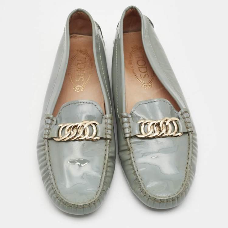 Pre Owned Tod's Grey Patent Leather Chain Detail Slip On Loafers Size 39.5