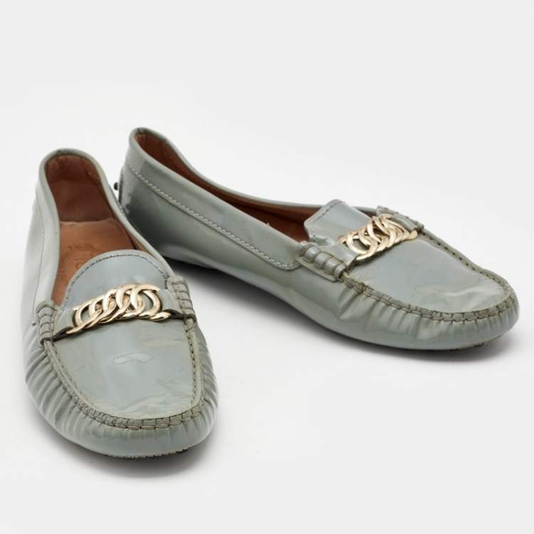Pre Owned Tod's Grey Patent Leather Chain Detail Slip On Loafers Size 39.5