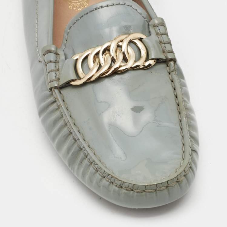 Pre Owned Tod's Grey Patent Leather Chain Detail Slip On Loafers Size 39.5