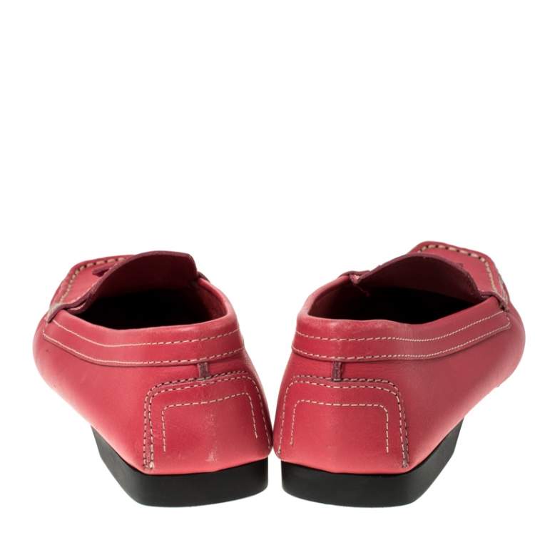 Pre Owned Tod's Pink Leather Buckle Detail Slip On Loafers Size 37.5