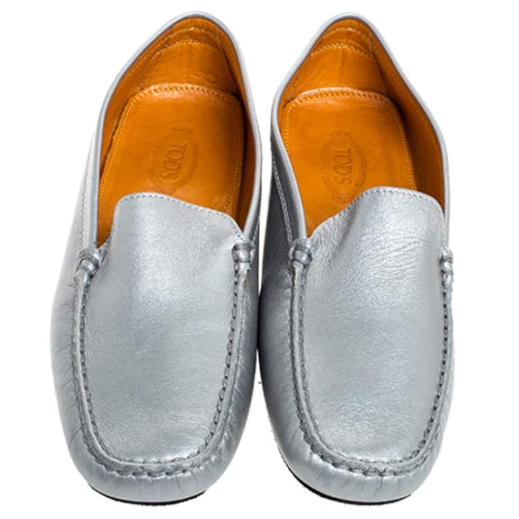 مملوكة مسبقًا Tod's Silver Soft Leather Loafers Size 37.5