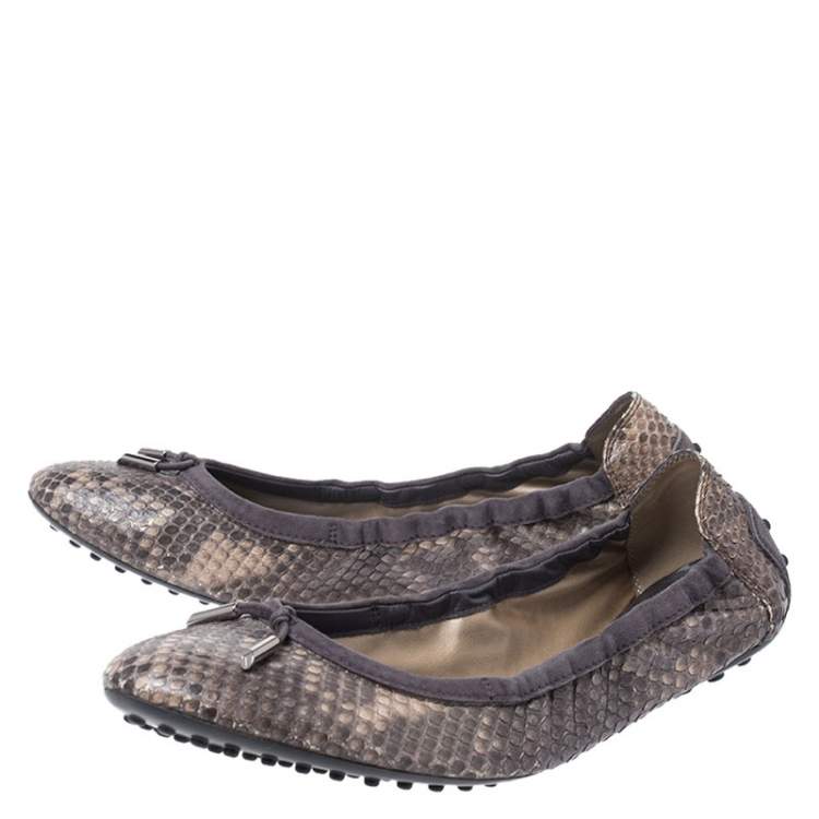 Pre Owned Tod's Grey/Beige Python and Suede Scrunch Ballerina Flats Size 41.5