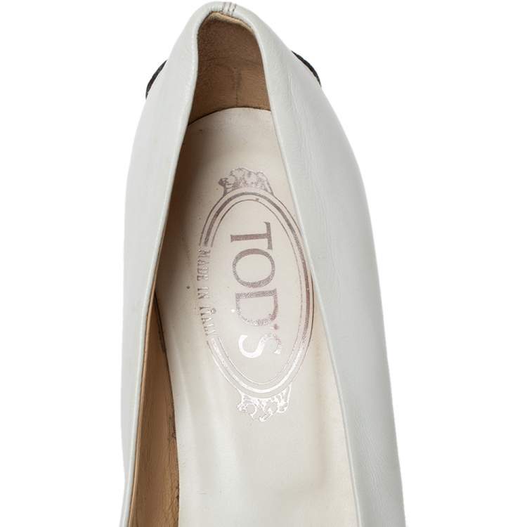 Pre Owned Tod's White Leather And Black Patent Cap Toe Bow Pumps Size 39.5