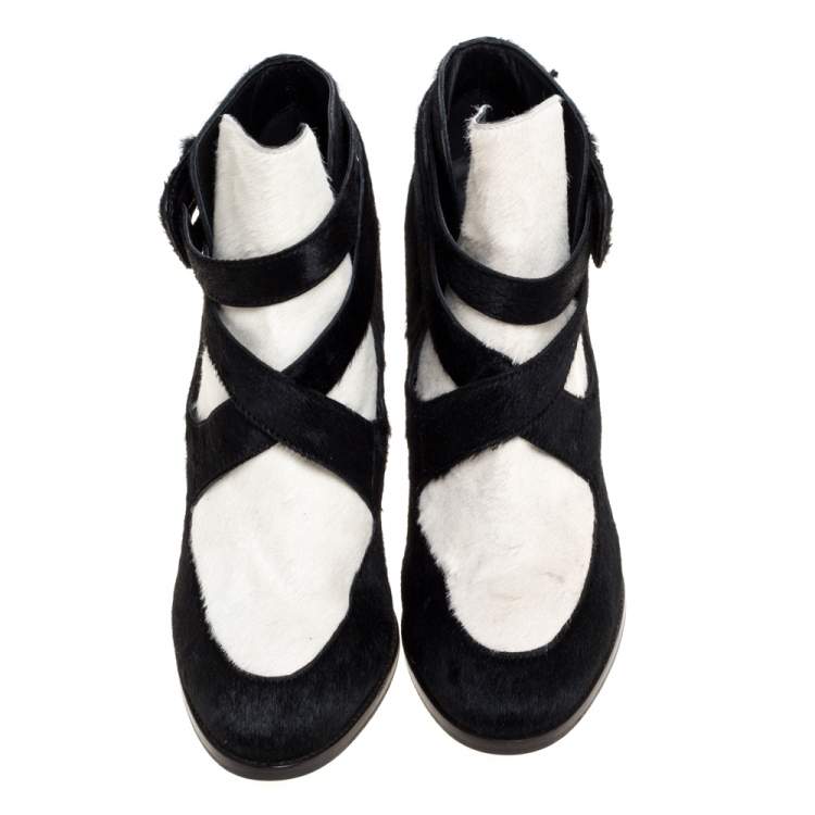 Pre Owned Tod's Black/White Calf Hair Cross Strap Buckle Detail Ankle Boots Size 40
