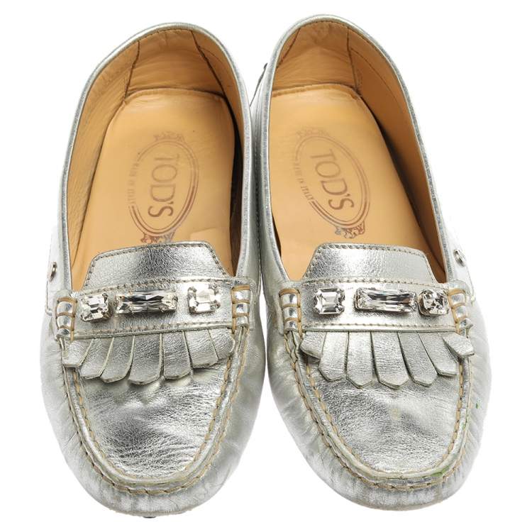 مملوكة مسبقًا Tod's Silver Leather Crystal Embellished Fringe Loafers Size 38