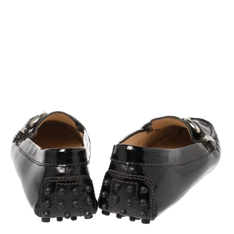 مملوكة مسبقًا Tod's Black Patent Leather Buckle Loafers Size 38