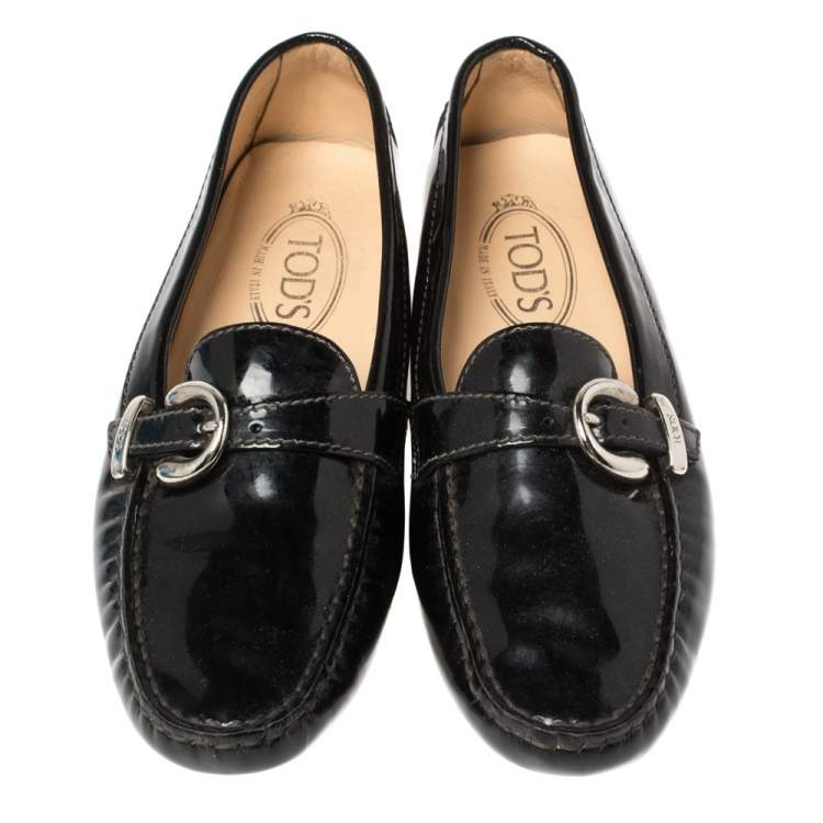 مملوكة مسبقًا Tod's Black Patent Leather Buckle Loafers Size 38