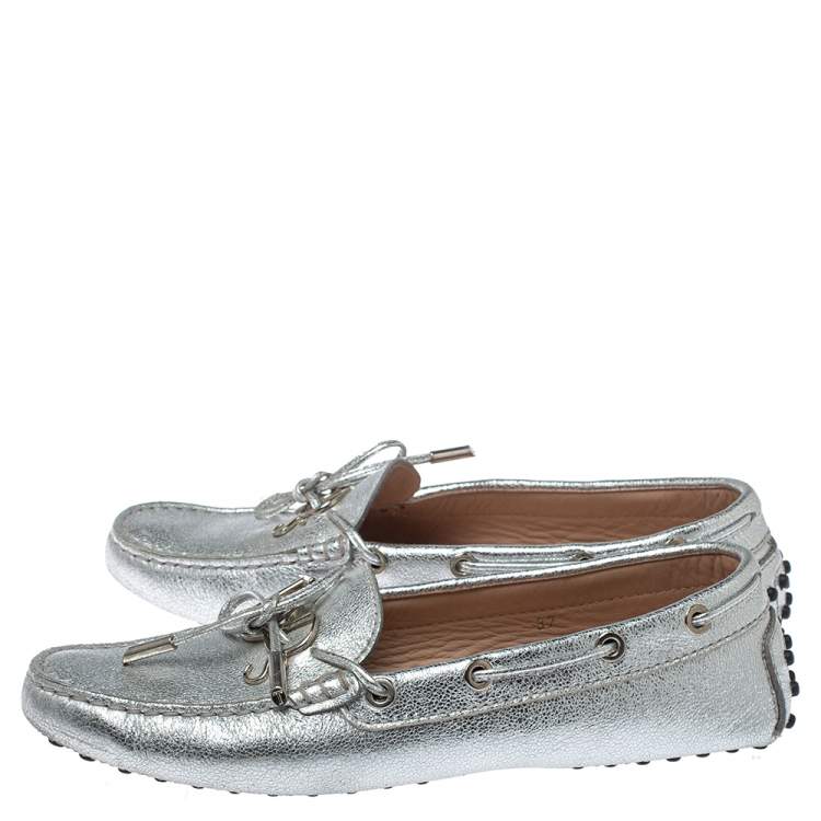 Pre Owned Tod's Silver Leather Logo Gommino Bow Loafers Size 37