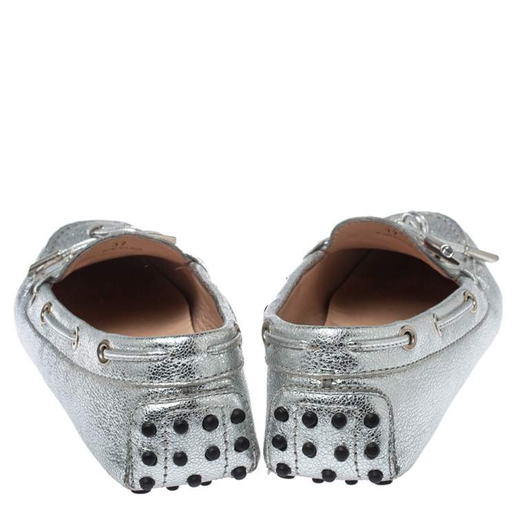 Pre Owned Tod's Silver Leather Logo Gommino Bow Loafers Size 37