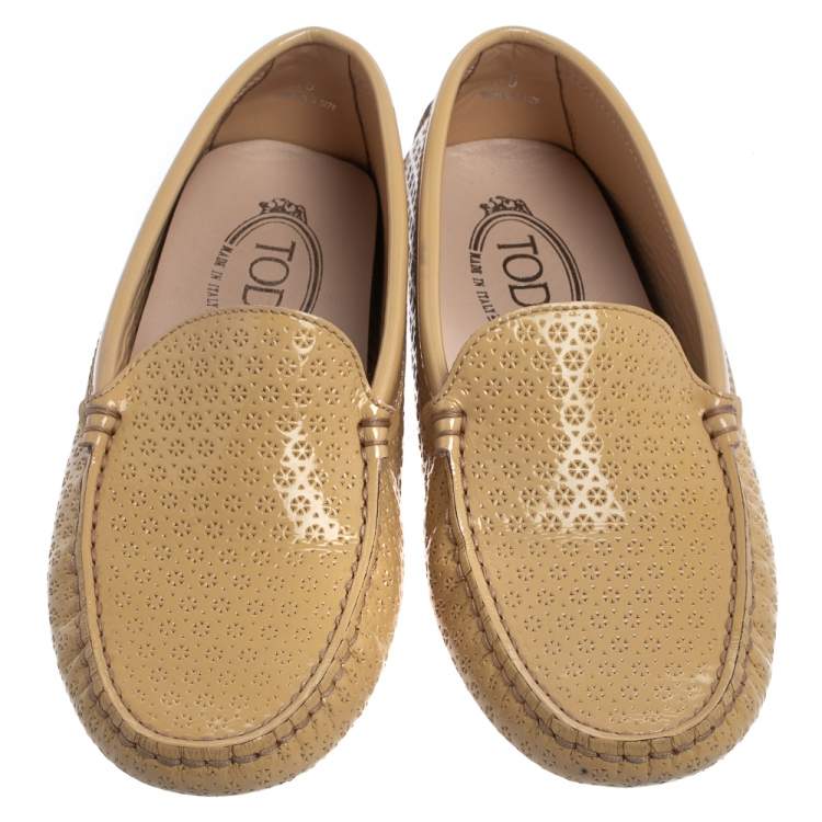 مملوكة مسبقًا Tod's Cream Patent Leather Driving Loafers Size 36