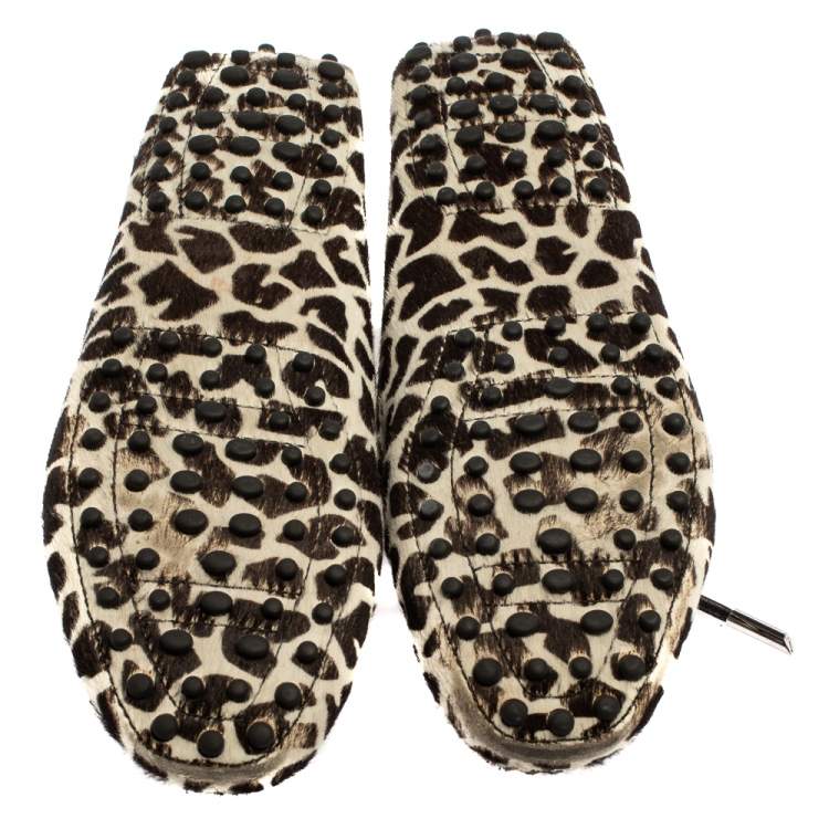 مملوكة مسب�قًا Tod's White/Brown Leopard Print Fur Loafers Size 36.5