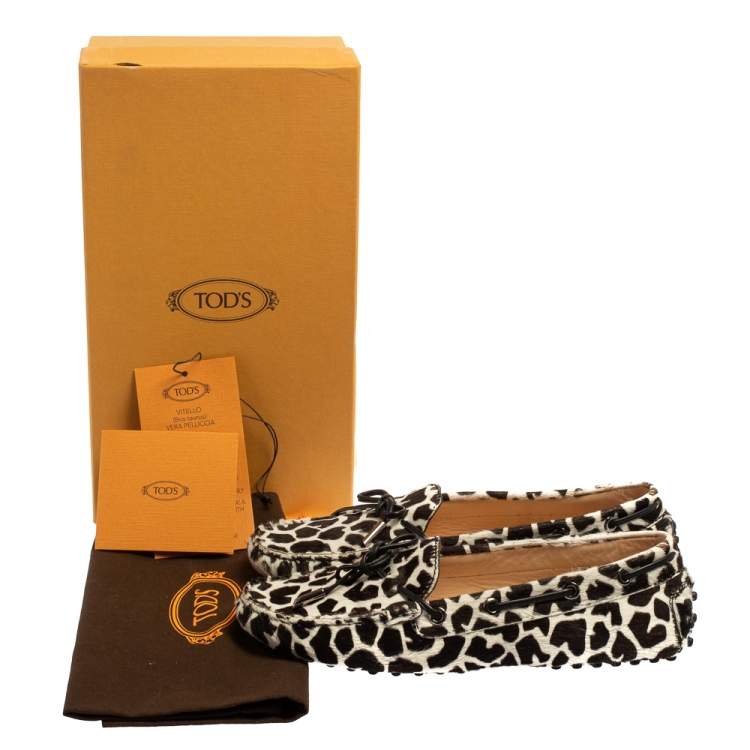 مملوكة مسبقًا Tod's White/Brown Leopard Print Fur Loafers Size 36.5
