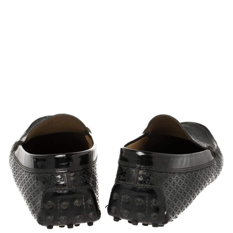 مملوكة مسبقًا Tod's Black Perforated Patent Leather Loafers Size 39