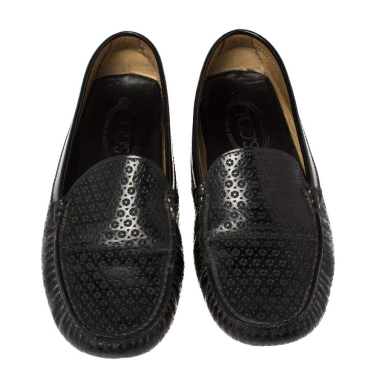 مملوكة مسبقًا Tod's Black Perforated Patent Leather Loafers Size 39