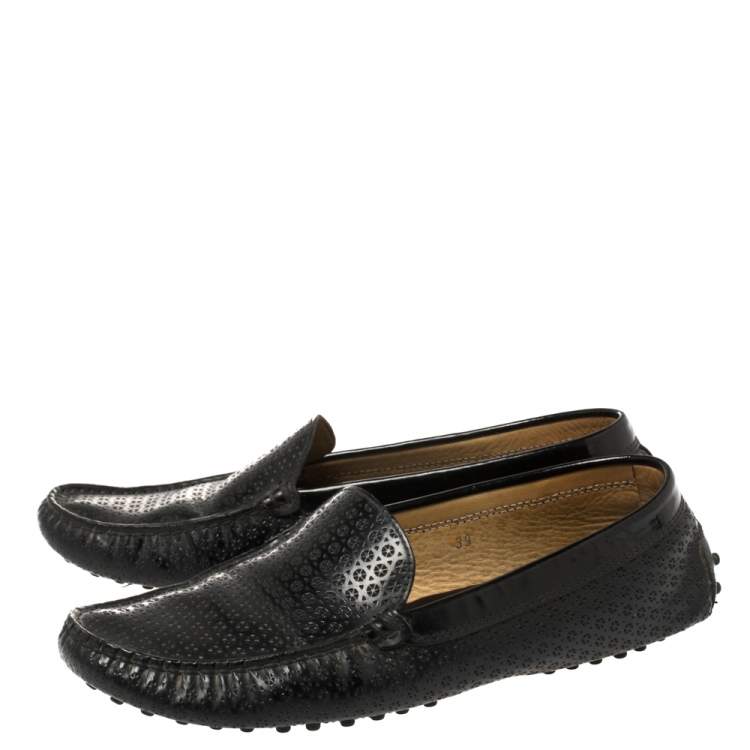مملوكة مسبقًا Tod's Black Perforated Patent Leather Loafers Size 39