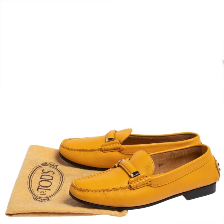مملوكة مسبقًا Tod's Yellow Leather Slip On Loafers Size 38.5