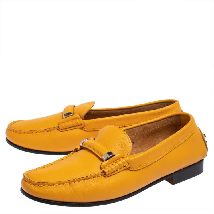 مملوكة مسبقًا Tod's Yellow Leather Slip On Loafers Size 38.5