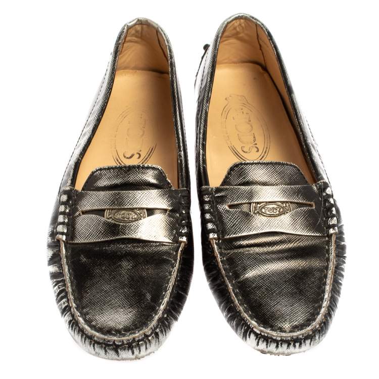 مملوكة مسبقًا Tod's Silver/Black Leather Penny Loafers Size 35.5