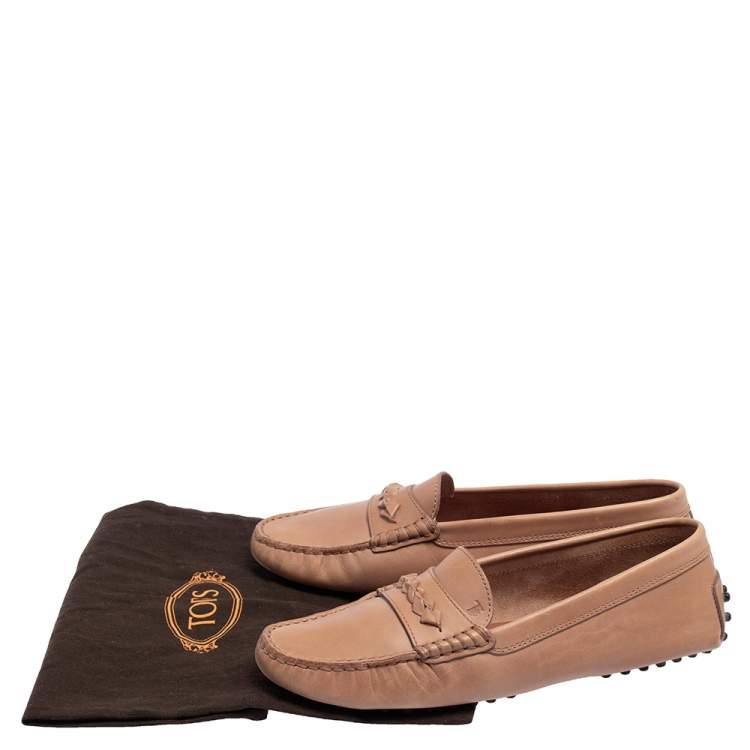 مملوكة مسبقًا Tod's Dark Beige Leather Slip On Loafers Size 38.5
