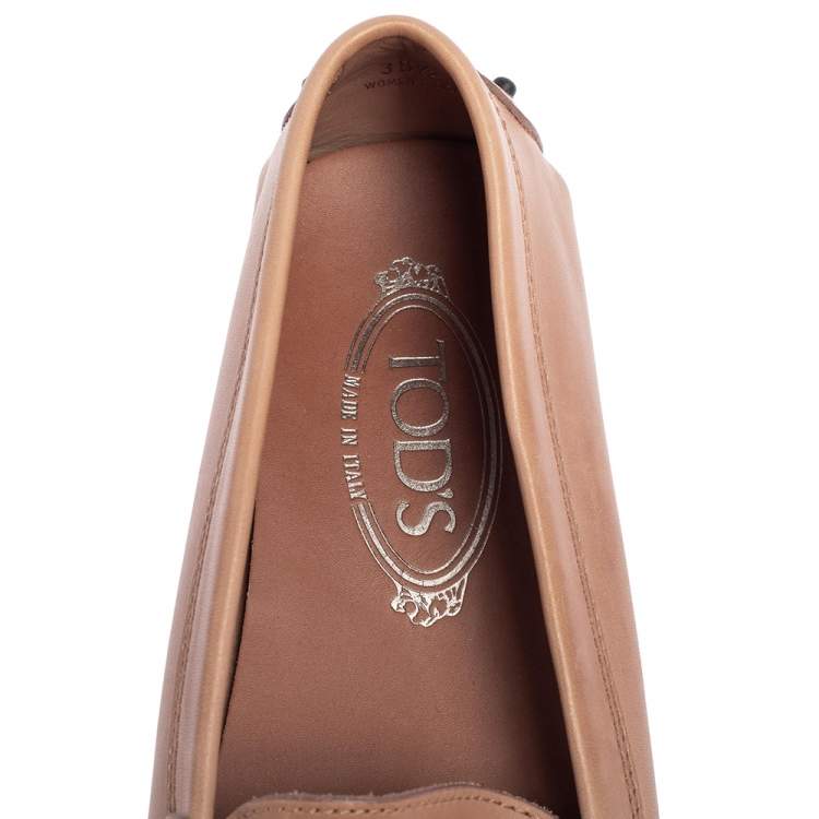مملوكة مسبقًا Tod's Dark Beige Leather Slip On Loafers Size 38.5