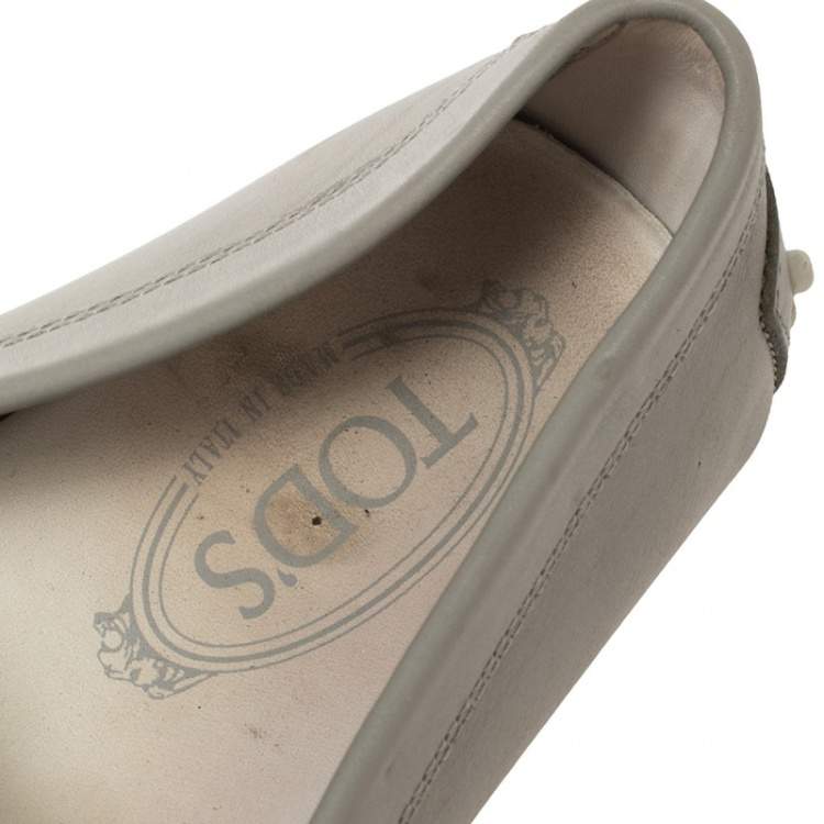 مملوكة مسبقًا Tod's Grey Leather Penny Loafers Size 39
