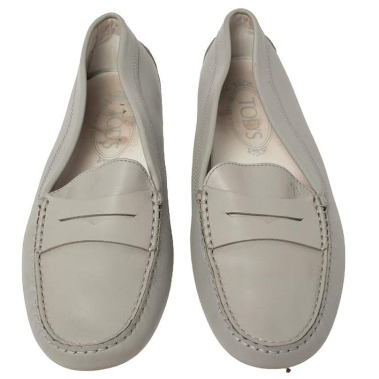 مملوكة مسبقًا Tod's Grey Leather Penny Loafers Size 39