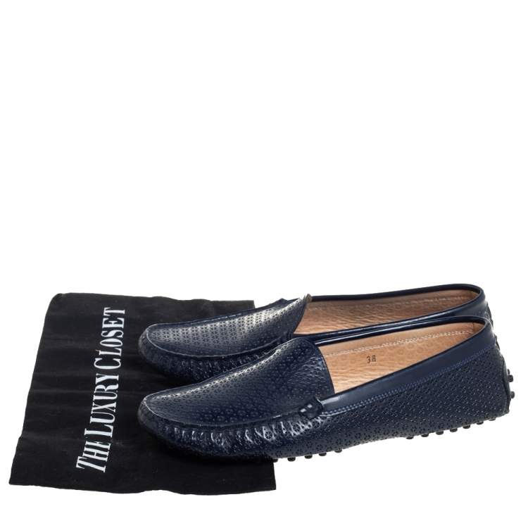 مملوكة مسبقًا Tod's Navy Blue Lasercut Patent Leather Gommino Driving Loafers Size 38