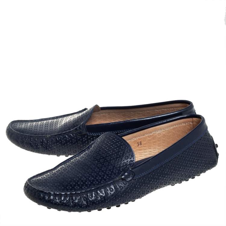 مملوكة مسبقًا Tod's Navy Blue Lasercut Patent Leather Gommino Driving Loafers Size 38