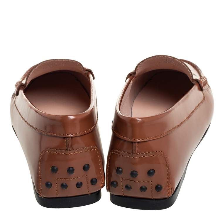 مملوكة مسبقًا Tod's Brown Patent Leather Gomma Loafers Size 36.5