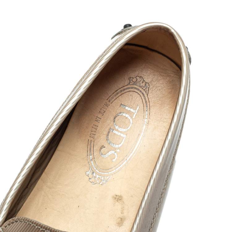مملوكة مسبقًا Tod's Grey Patent Leather Slip On Loafers Size 37
