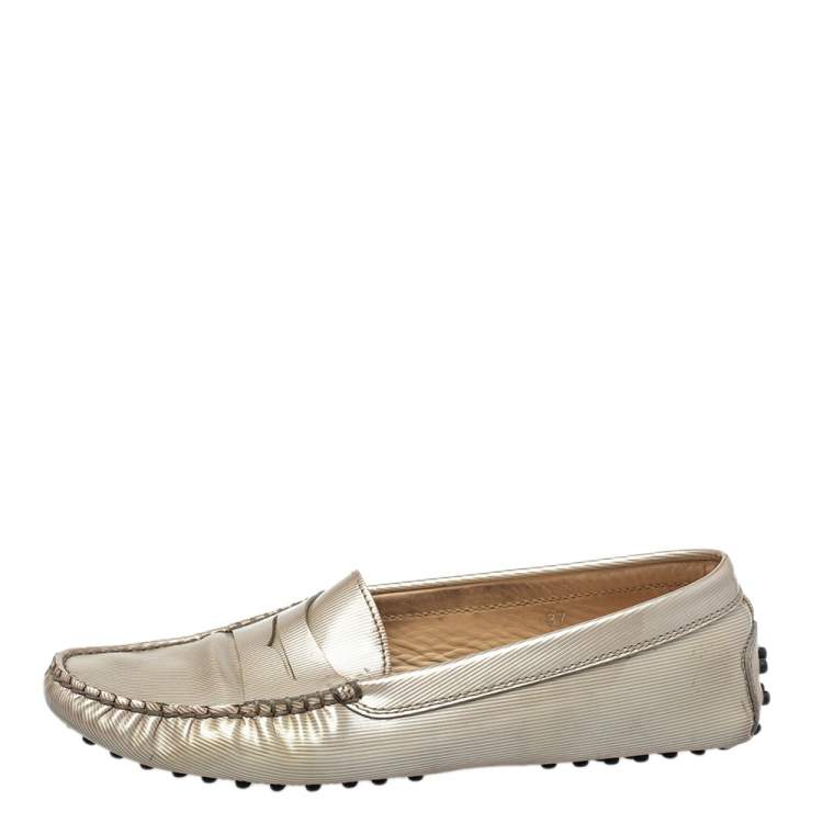 مملوكة مسبقًا Tod's Grey Patent Leather Slip On Loafers Size 37