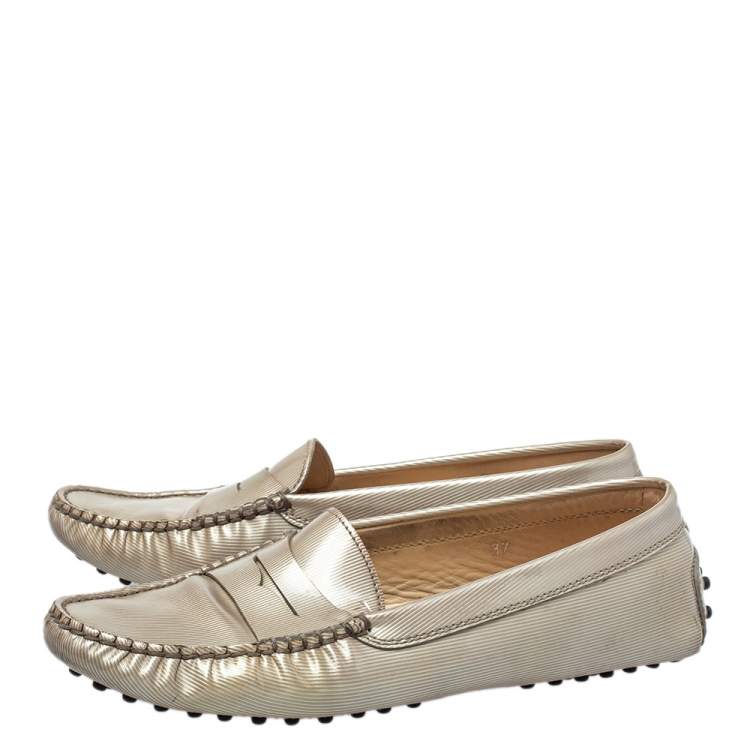 مملوكة مسبقًا Tod's Grey Patent Leather Slip On Loafers Size 37