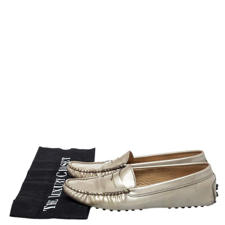 مملوكة مسبقًا Tod's Grey Patent Leather Slip On Loafers Size 37