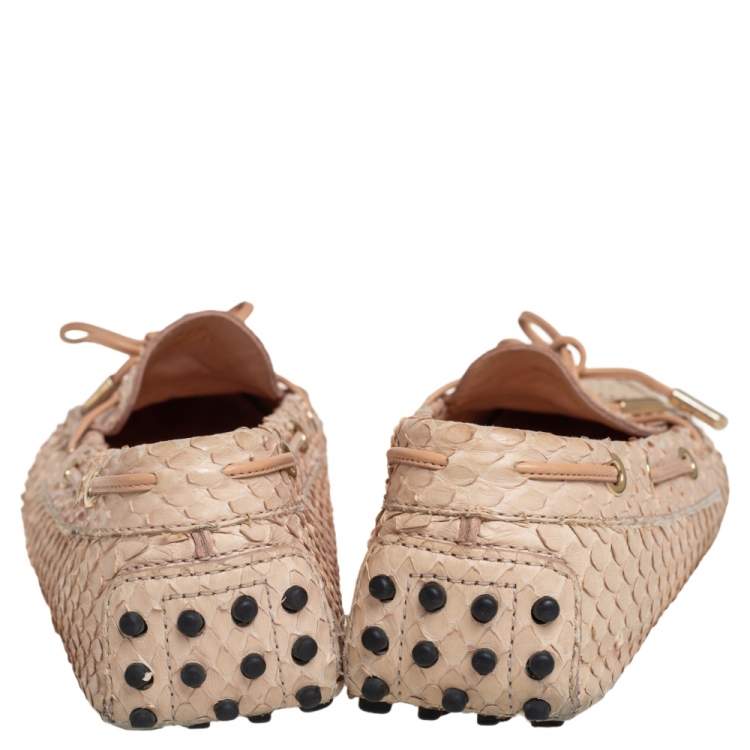 مملوكة مسبقًا Tod's Peach Snakeskin Bow Loafers Size 38.5