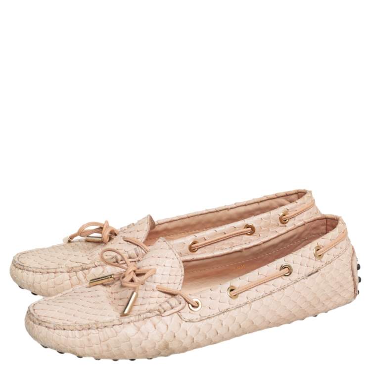 مملوكة مسبقًا Tod's Peach Snakeskin Bow Loafers Size 38.5