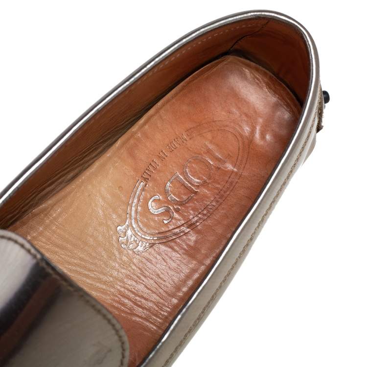 Pre Owned Tod's Silver Patent Leather Slip On Loafers Size 36.5