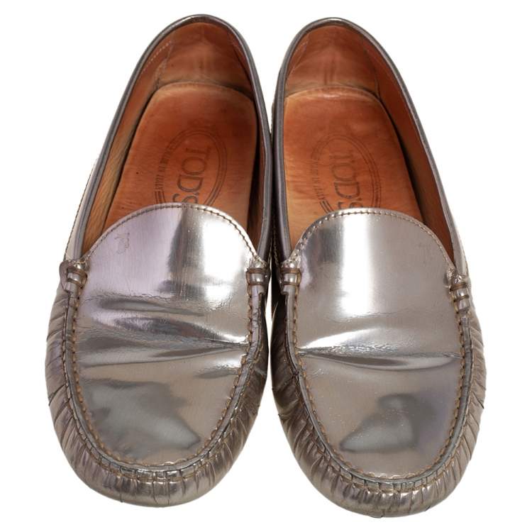 Pre Owned Tod's Silver Patent Leather Slip On Loafers Size 36.5