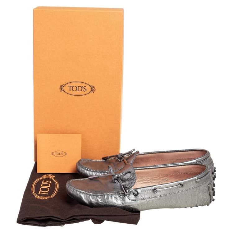 Pre Owned Tod's Silver Leather  Slip On Bow Loafers Size 38.5