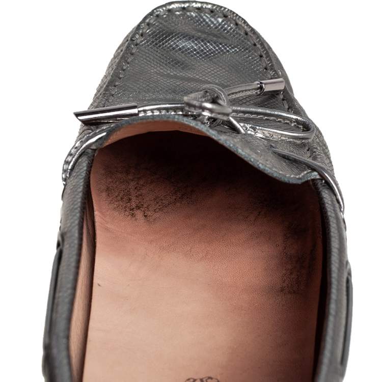 Pre Owned Tod's Silver Leather  Slip On Bow Loafers Size 38.5