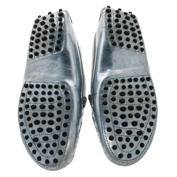 مملوكة مسبقًا Tod's Metallic Silver Leather Slip On Loafers Size 37.5