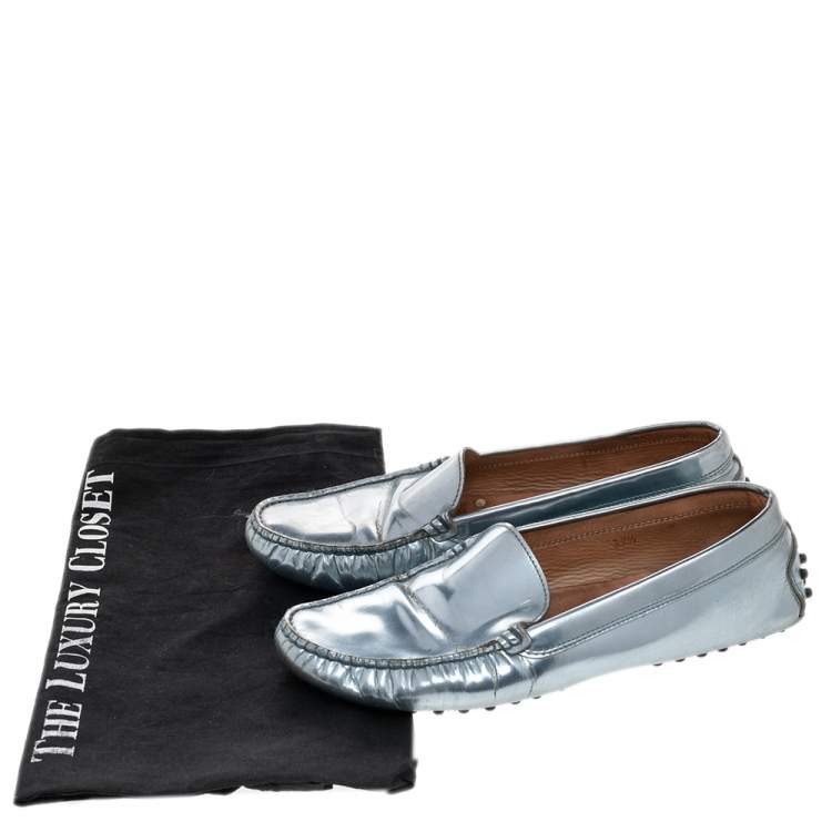 مملوكة مسبقًا Tod's Metallic Silver Leather Slip On Loafers Size 37.5
