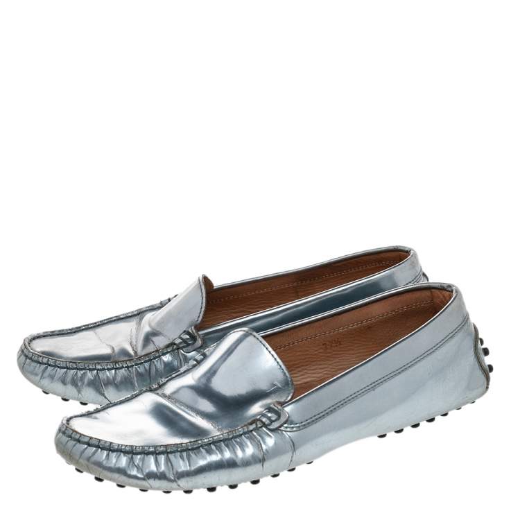 مملوكة مسبقًا Tod's Metallic Silver Leather Slip On Loafers Size 37.5