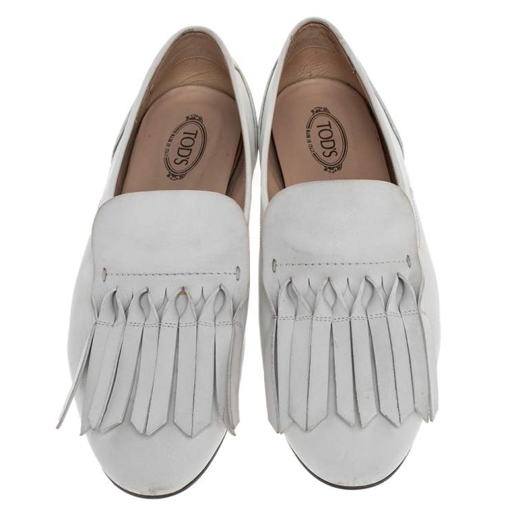 مملوكة مسبقًا Tod's White Leather Fringe Slip On Loafers Size 37.5