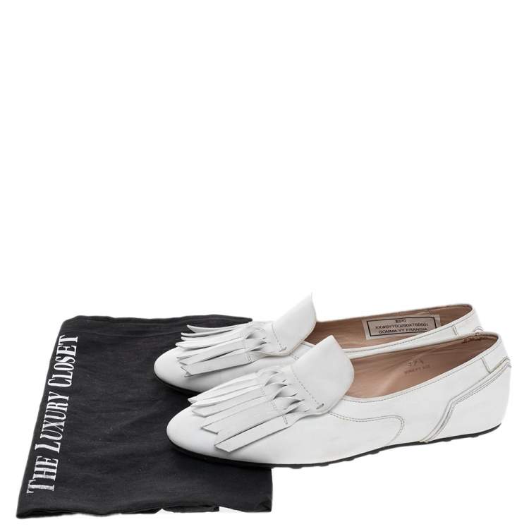 مملوكة مسبقًا Tod's White Leather Fringe Slip On Loafers Size 37.5