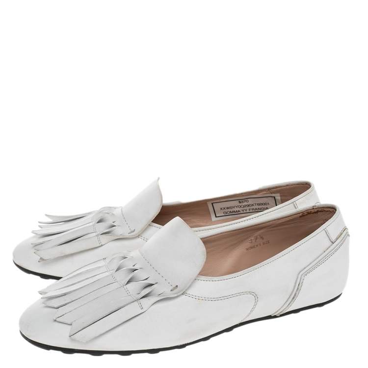 مملوكة مسبقًا Tod's White Leather Fringe Slip On Loafers Size 37.5