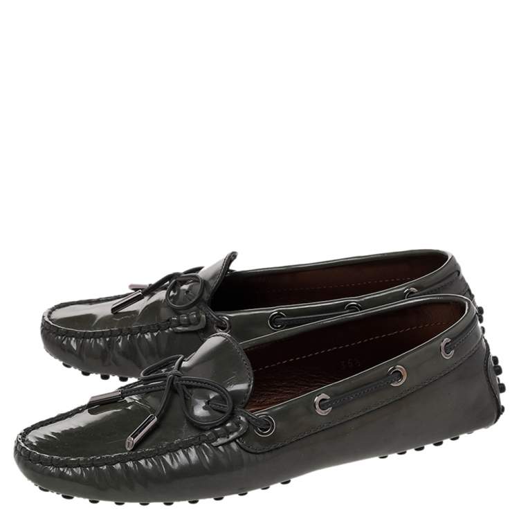 Pre Owned Tod's Grey Patent Leather Bow Slip On Loafers Size 35.5