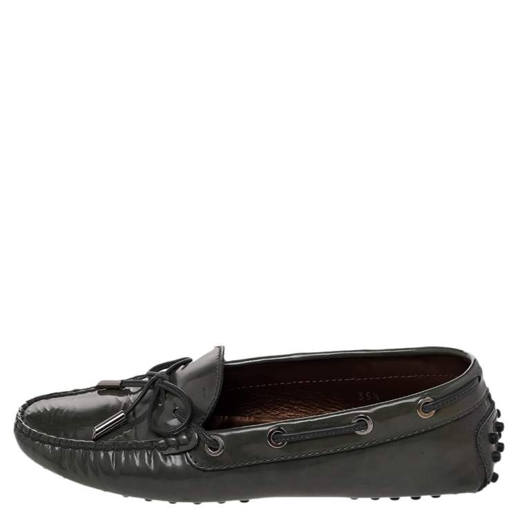 Pre Owned Tod's Grey Patent Leather Bow Slip On Loafers Size 35.5