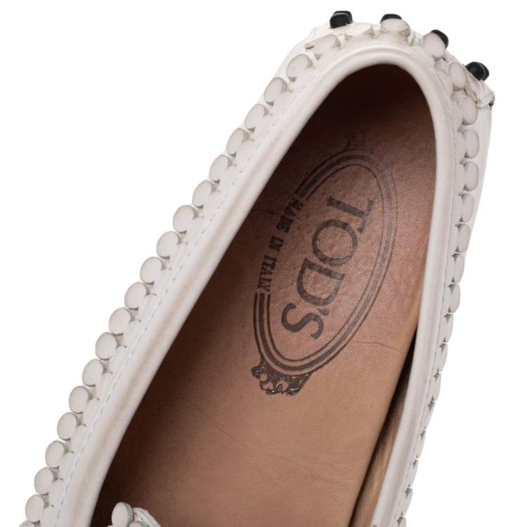 مملوكة مسبقًا Tod's White Leather Laser Cut Fringe Slip On Loafer Size 37