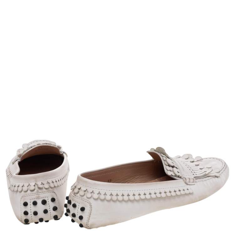مملوكة مسبقًا Tod's White Leather Laser Cut Fringe Slip On Loafer Size 37