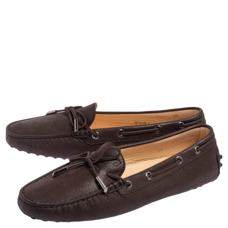 مملوكة مسبقًا Tod's Dark Brown Shimmer Leather Heaven Bow Loafers Size 39
